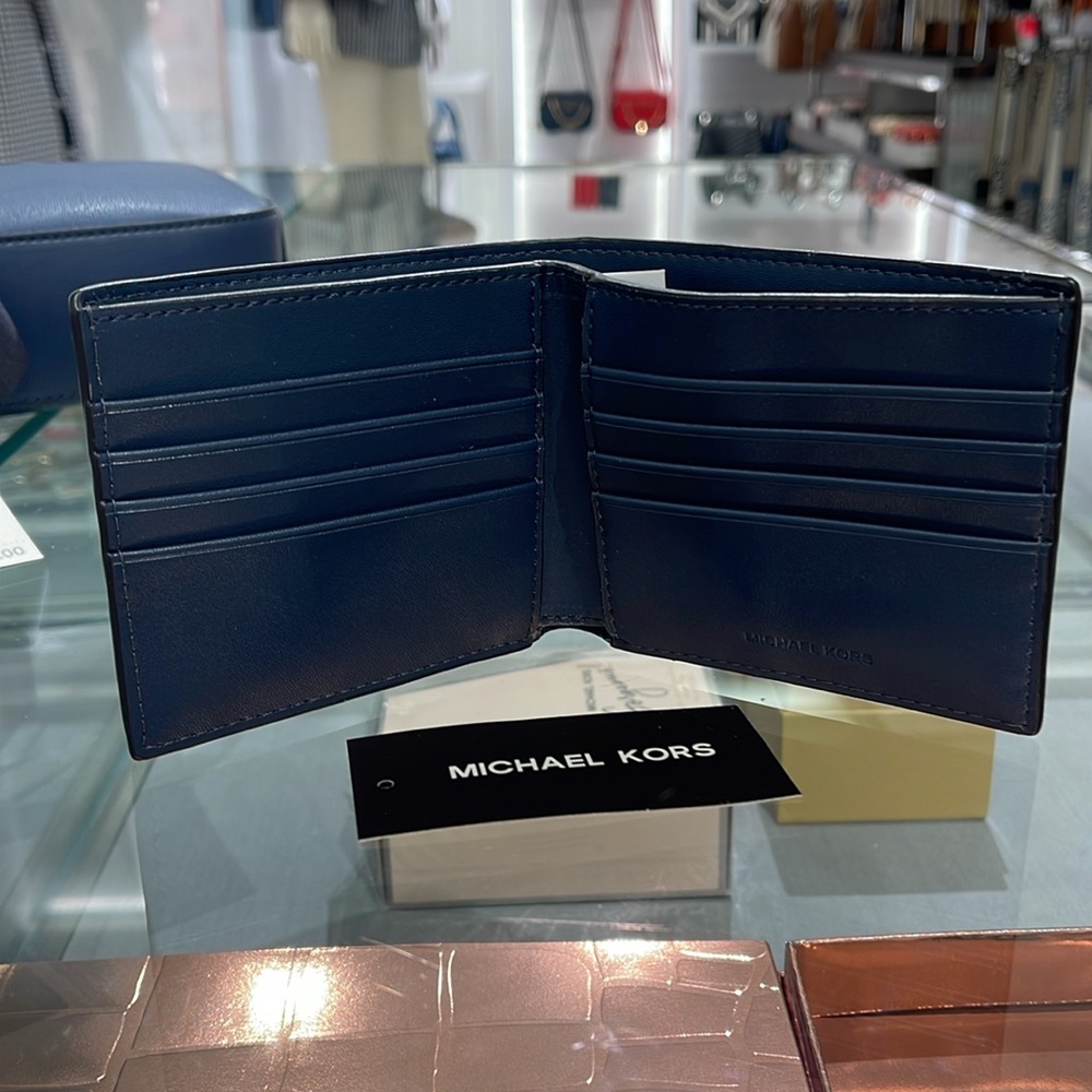 Michael Kors Cooper Billfold Wallet
Navy 
NWT - Picture 15 of 16